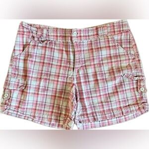Gloria Vanderbilt pink and white plaid cargo style shorts. Women’s Size 12